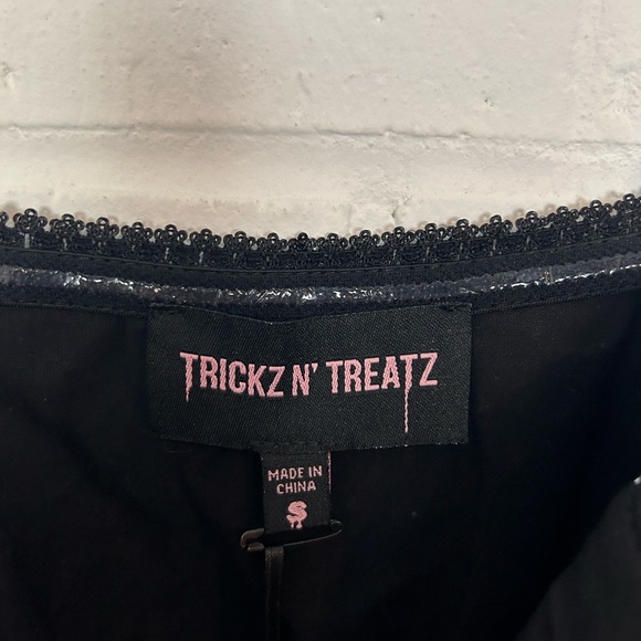 NWT Trick N Treats Dollskill Corset Front Skull Crop Top - Picture 7 of 7